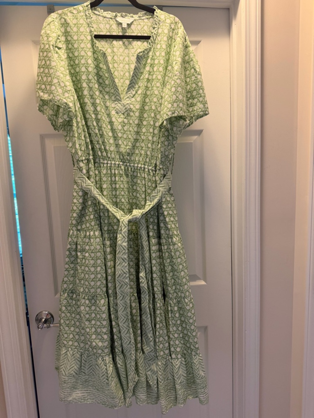 Light Green Patterned V-Neck Midi Dress with Tie Waist